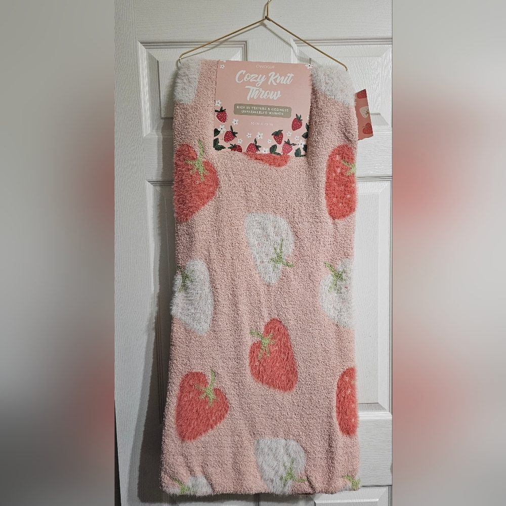 Envogue Pink Strawberry Super Soft Knit Throw 50" x 70"
